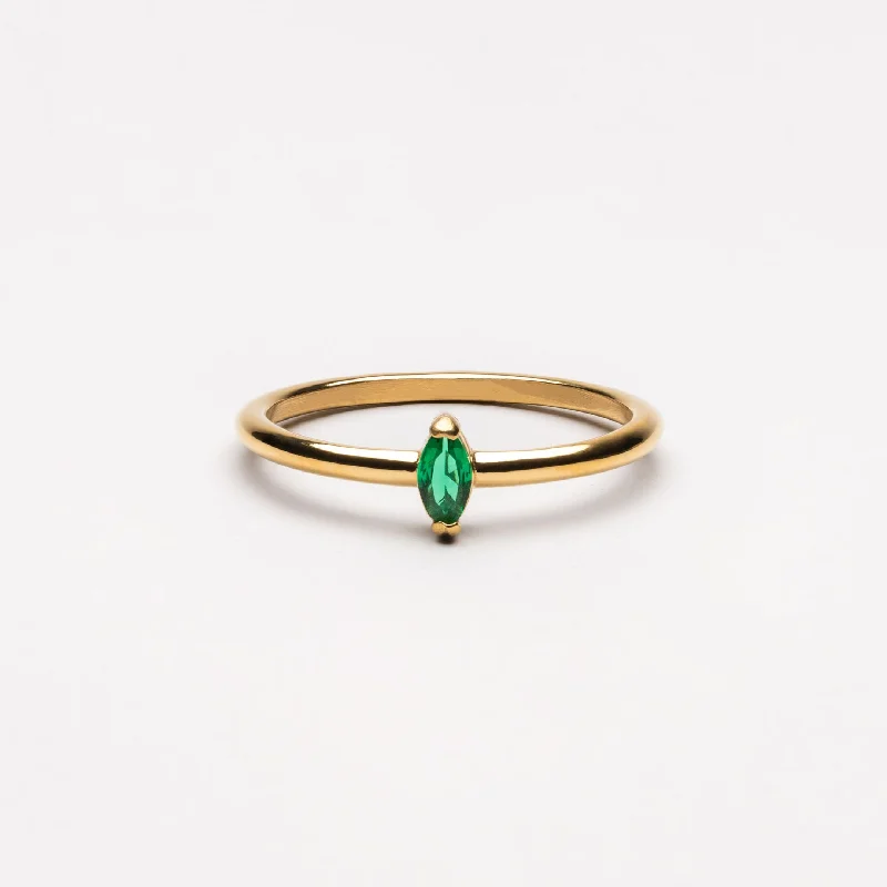 Exclusive Jewelry Discounts – Shop Now For Savings Dainty Emerald Ring