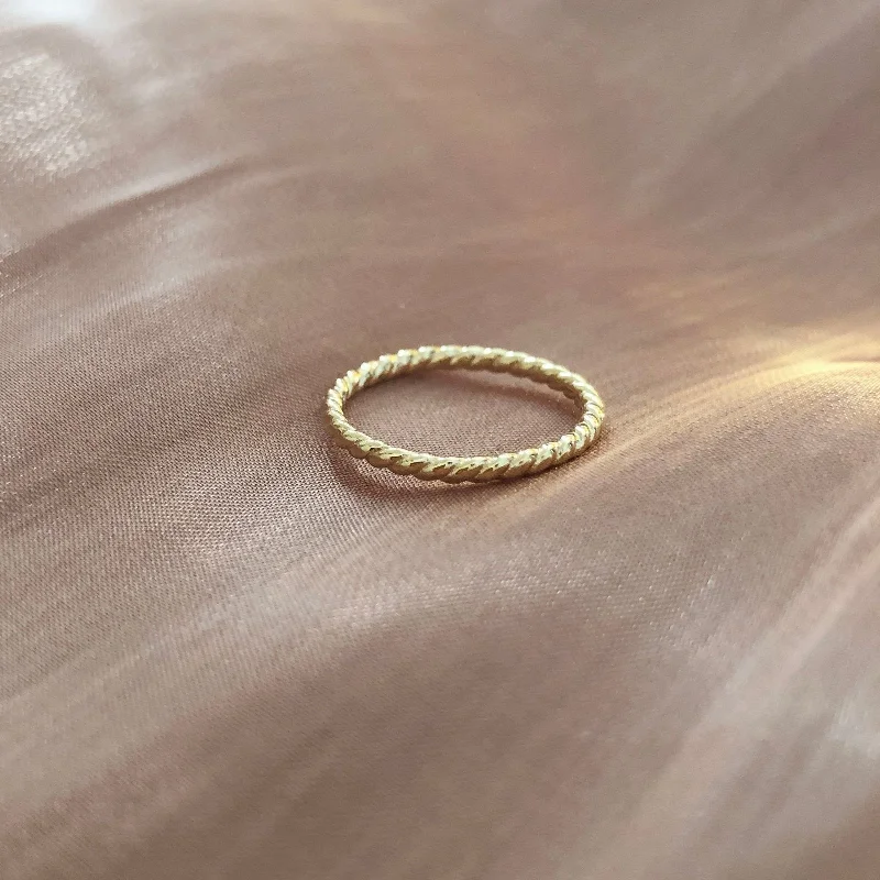 Elegant Jewelry At Unbeatable Offers – Shop Before It's Gone Hilda - Twisted Ring