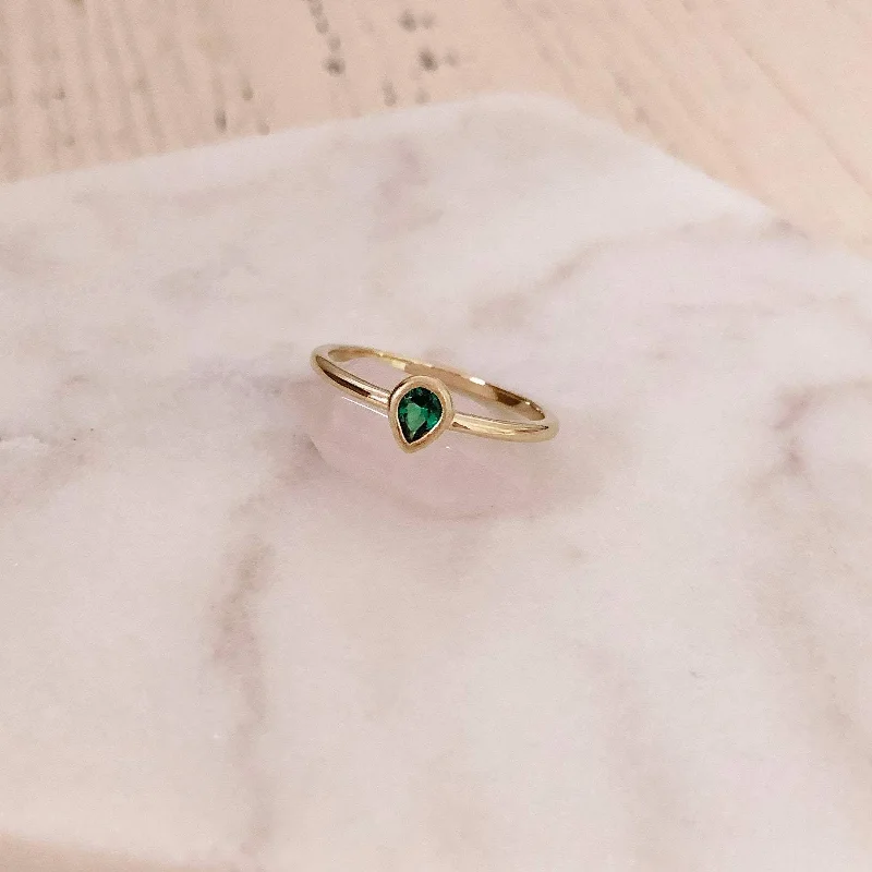 Timeless Elegance At Unbelievable Discounts Lucinda - Green Teardrop Ring