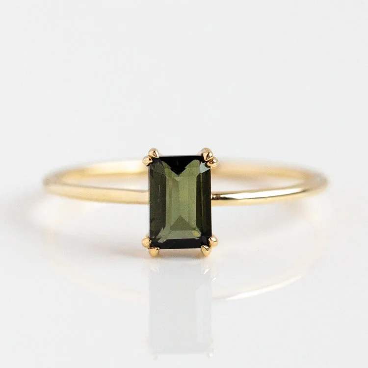 Must-Have Jewelry At Unbelievable Discounts Solid Gold Essential Baguette Ring