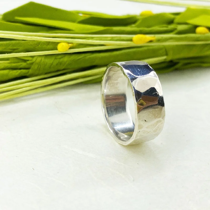 Unmissable Jewelry Clearance – Final Reductions Wide Ripple Hammered Ring