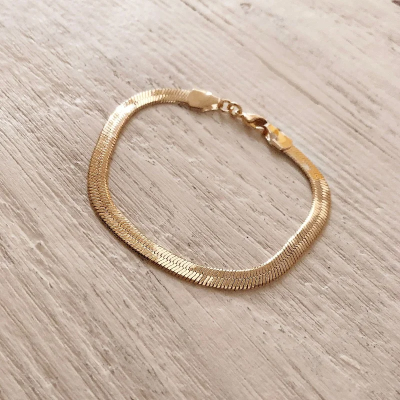 Grab Your Favorite Jewelry At The Lowest Prices Yasmin - Flat Chain Bracelet