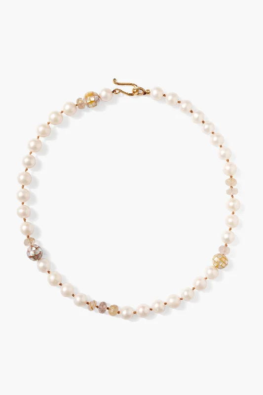 Elegant Necklaces And Bracelets At Limited-Time Offers Crest Necklace White Pearl Mix