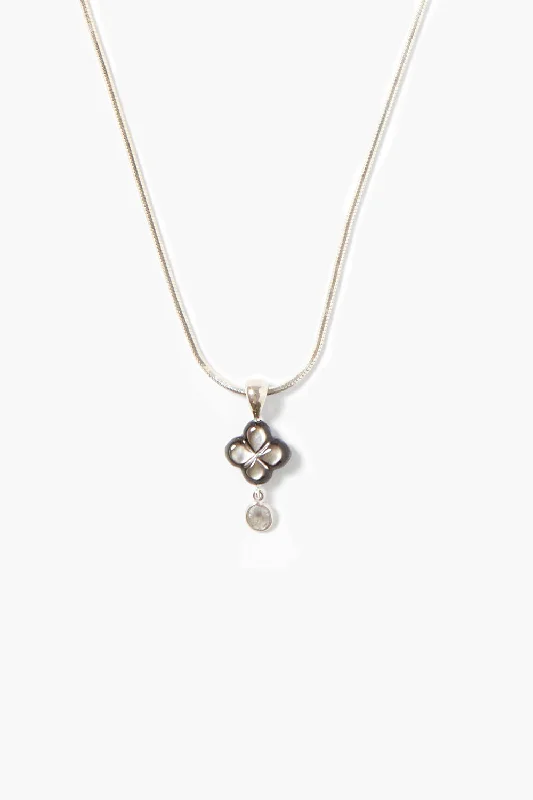 Glamorous Jewelry, Glamorous Deals – Shop Now Diamond Drop Clover Necklace Black MOP