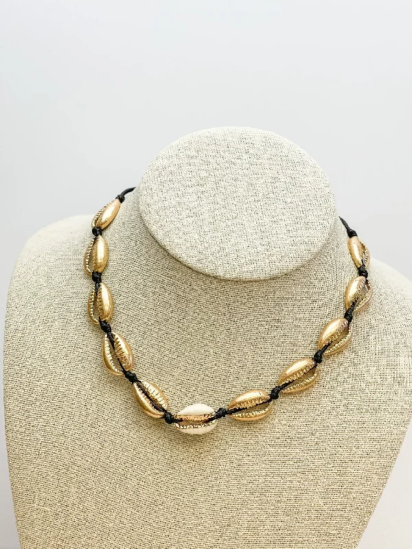 Bestselling Jewelry At Special Promotional Rates Gold Puka Shell Necklace - Black