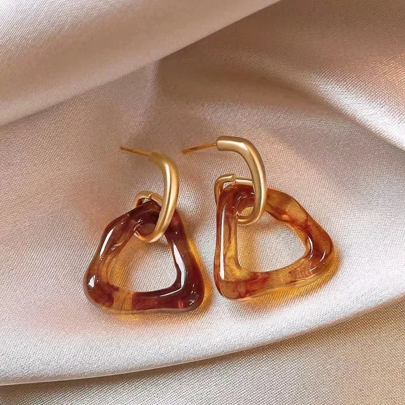 Handcrafted Beauty At Affordable Prices Elegant Gold and Pearl Brown Geometric Hoop Earrings jlt11527