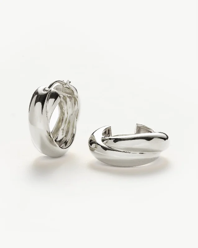Handmade Pearl Jewelry For Timeless Elegance Lucy Williams Chunky Medium Entwine Hoop Earrings | Silver Plated