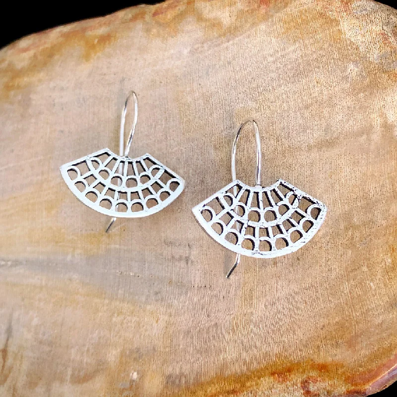 Exclusive Jewelry Bundles At Discounted Prices <span>ASE-414<span>: </span></span>Webbed Shields