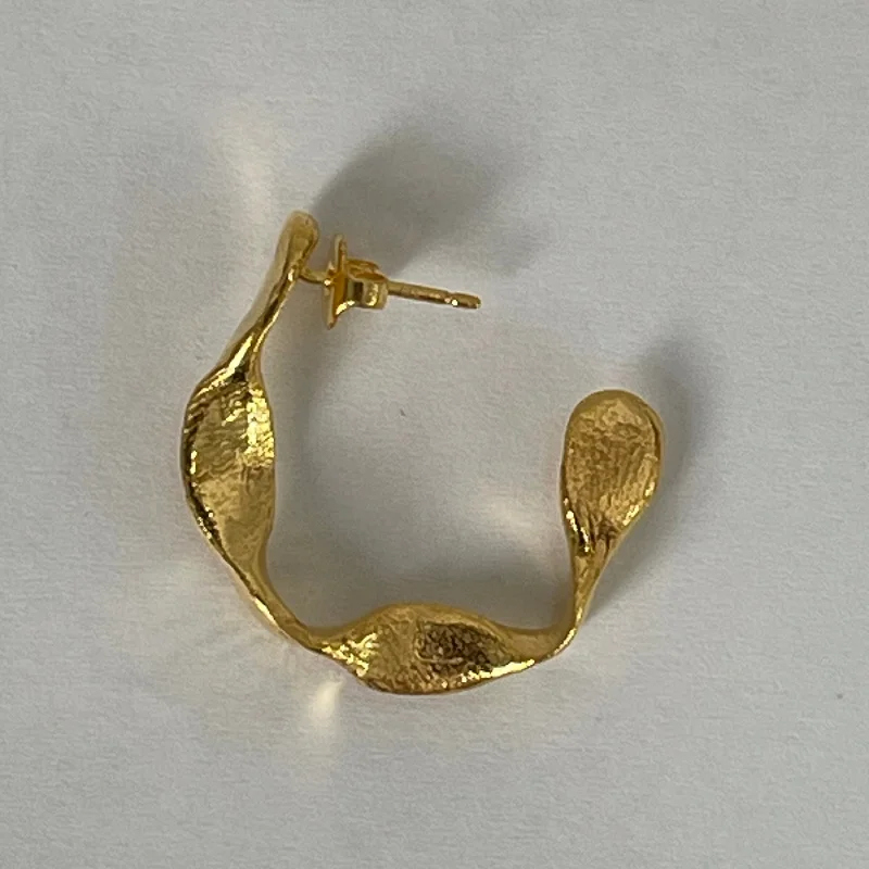 Dainty And Elegant Jewelry Now At Reduced Prices T.O.M. SMALL HOOPS