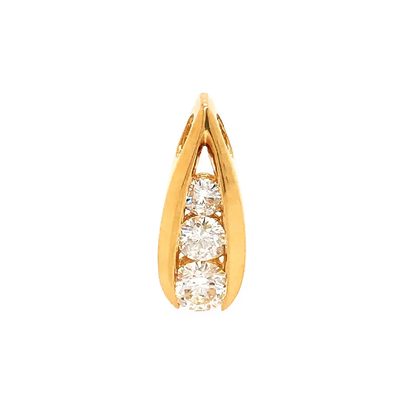 Trendy Minimalist Jewelry For Everyday Wear 18k Gold 3 Stone Diamond Pendant