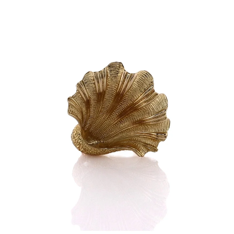 Eco-Friendly Sustainable Jewelry For Conscious Buyers Estate 18k Yellow Gold Shell Design Brooch