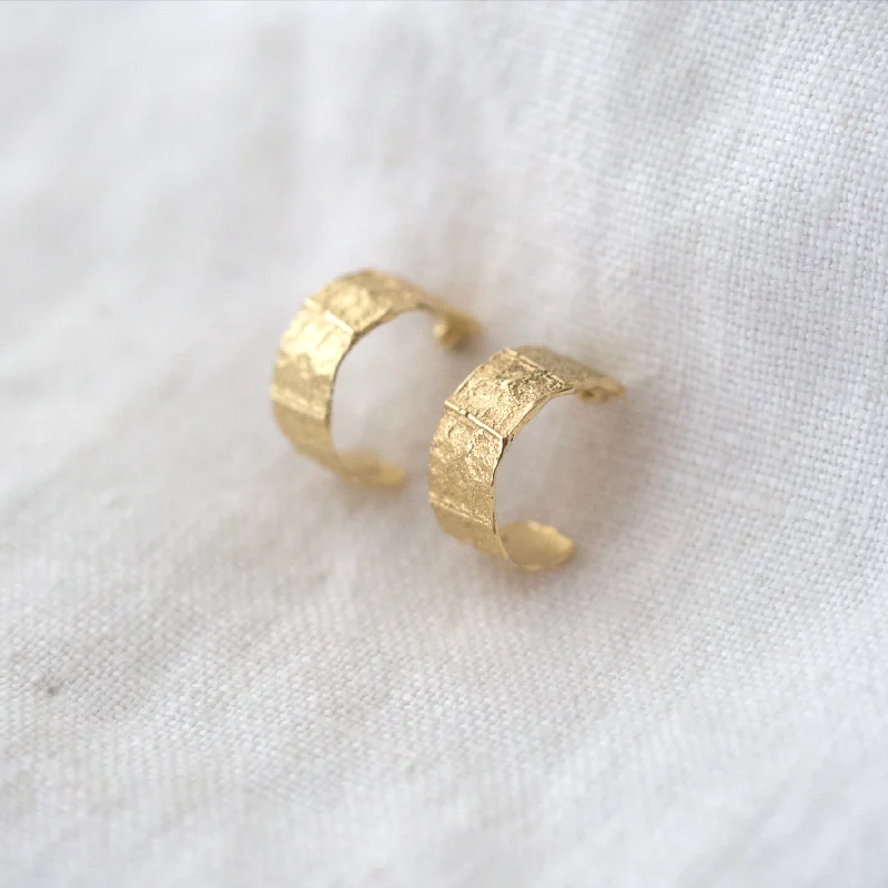 Bold And Beautiful Jewelry Now At Irresistible Prices Philo Hug Hoops